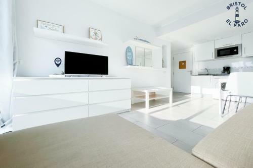 Apartamento Digital Bristol El Faro - Wifi Free & Pool - 3 Persons