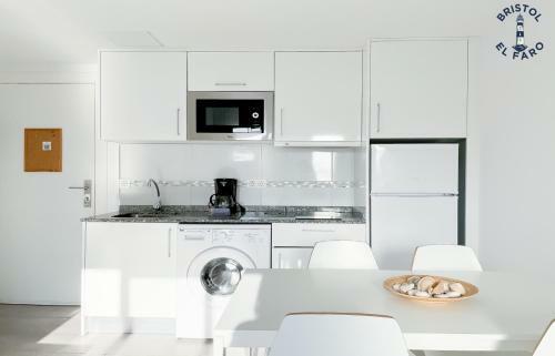 Apartamento Digital Bristol El Faro - Wifi Free & Pool - 3 Persons