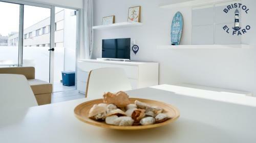 Apartamento Digital Bristol El Faro - Wifi Free & Pool - 3 Persons