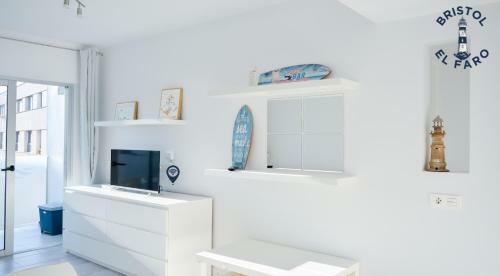 Apartamento Digital Bristol El Faro - Wifi Free & Pool - 3 Persons