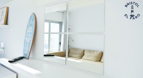 Apartamento Digital Bristol El Faro - Wifi Free & Pool - 3 Persons