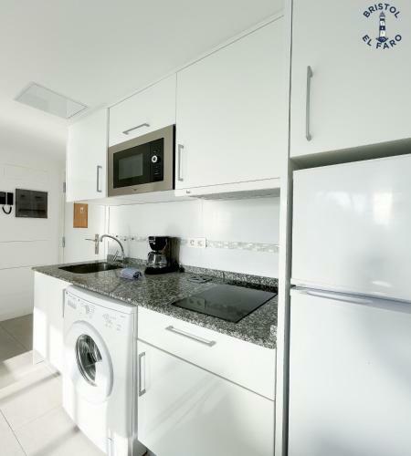 Apartamento Digital Bristol El Faro - Wifi Free & Pool - 3 Persons