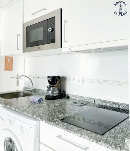 Apartamento Digital Bristol El Faro - Wifi Free & Pool - 3 Persons