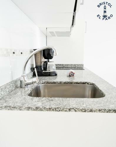 Apartamento Digital Bristol El Faro - Wifi Free & Pool - 3 Persons