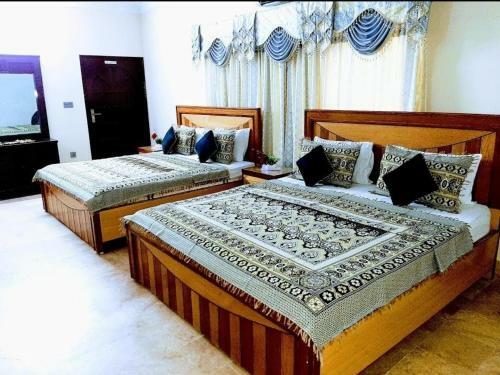 Hostal Galaxy Inn Hotel Near Millennium