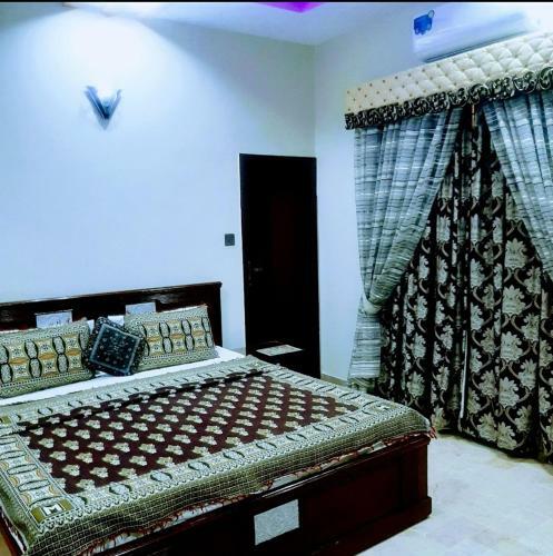 Hostal Galaxy Inn Hotel Near Millennium