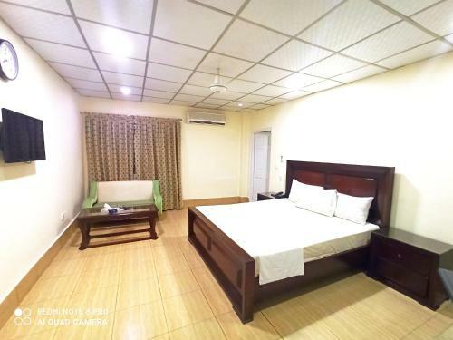 Hostal Rehaish Inn Guest House