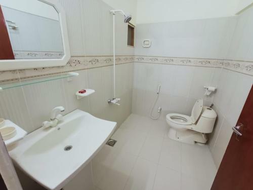 Hostal Rehaish Inn Guest House