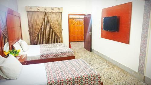 Hostal Rehaish Inn Guest House