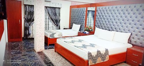 Hostal Rehaish Inn Guest House