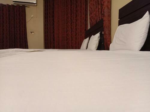 Hostal Luxury Palace Guest House