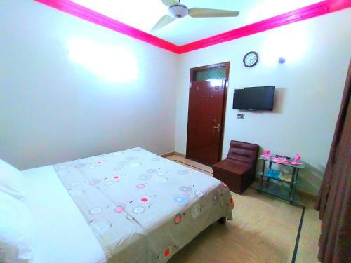 Cosy Inn Hotel Near Millennium