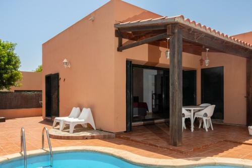 Great Villa With Private Pool Near Corralejo Es