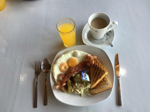 Hotel Cuestas Beach Resort And Restaurant