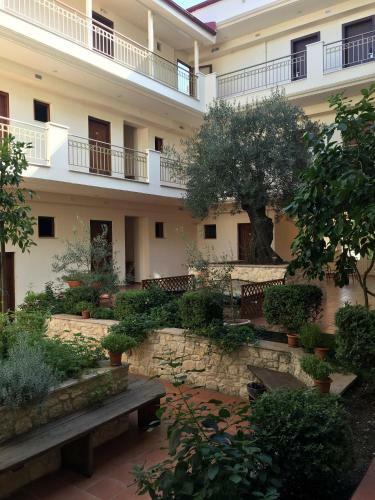 Electra Hotel