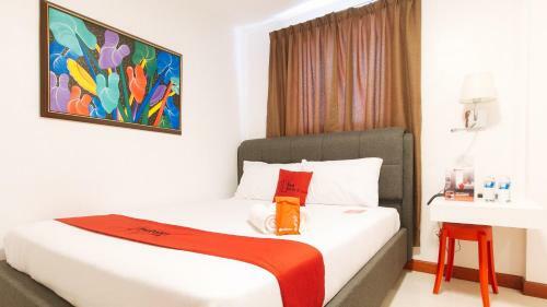 Hotel Reddoorz Plus @ Black Sand Beach Resort Bataan