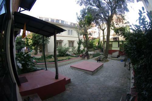 Hostal Laughing Buddha Hotel & Garden Theater