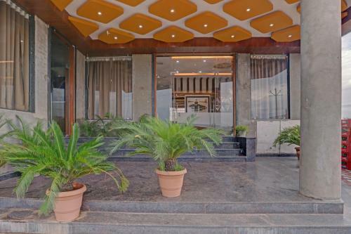 Oyo 81281 Hotel Jay Mahakali