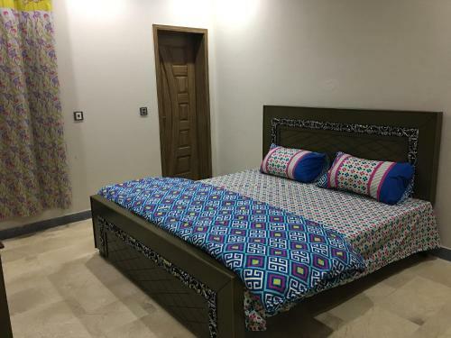 Apartment Near Shaukat Khanum