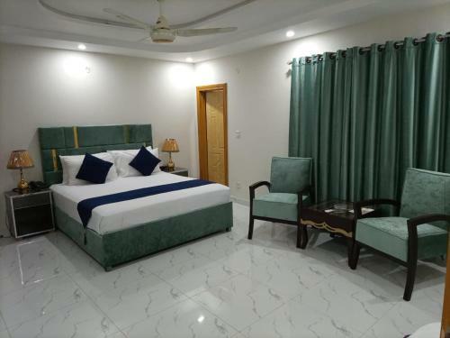 Family Hotel Davis Road Lahore