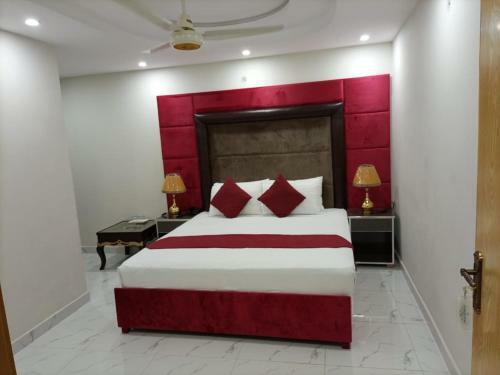Family Hotel Davis Road Lahore
