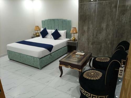 Family Hotel Davis Road Lahore