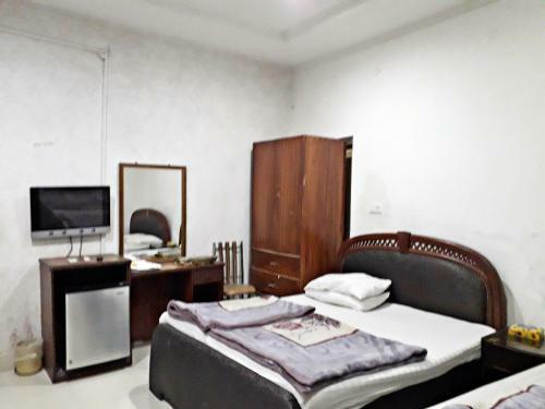 Gulberg View Hotel - Main Market