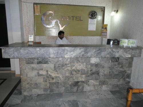 Gulberg View Hotel - Main Market