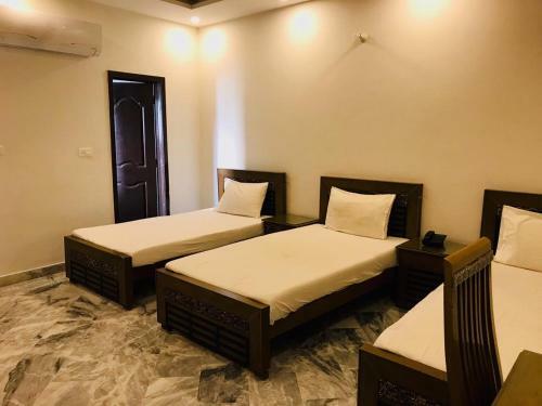 Hotel Pakeeza One