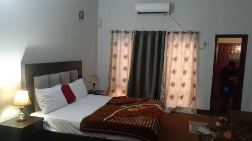 Bed & Breakfast Luxury Hotel Rooms At Mm Alam Road