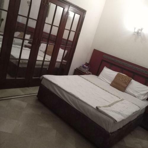 Bed & Breakfast Versa Apartment And Lodges Gulberg3 Lahore