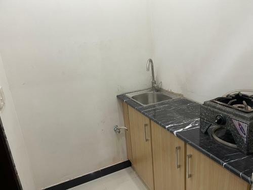 1 Bed Brand New Corner Apartment