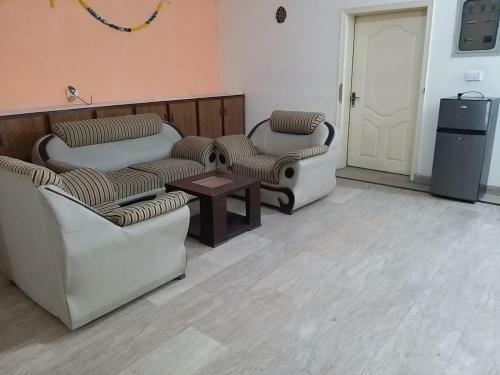 Apartamento Three Bedrooms Home Johar Town