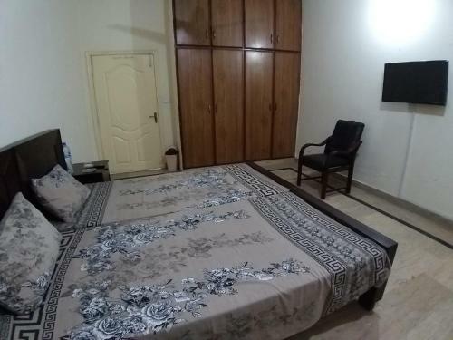 Apartamento Three Bedrooms Home Johar Town