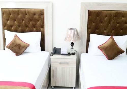 Family Hotel Johar Town