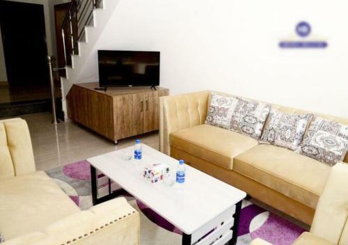 Family Hotel Johar Town