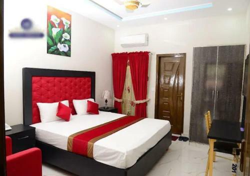 Family Hotel Johar Town
