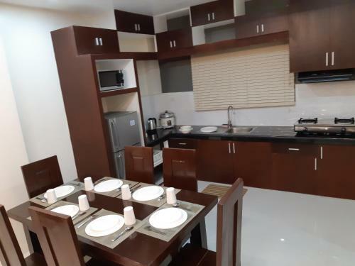 Restful 3br Hillside Duplex House