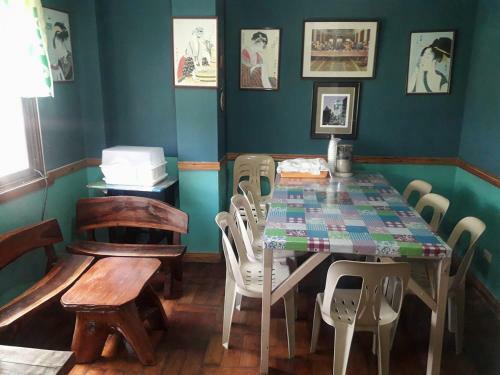 Hostal R D J Homestay