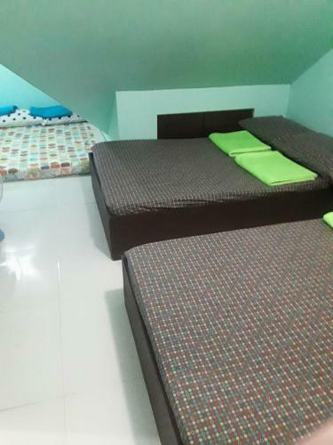 Hostal R D J Homestay