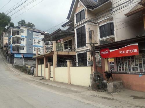 Hostal R D J Homestay