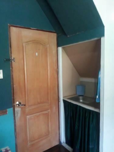 Hostal R D J Homestay