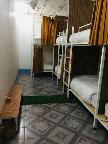 Naga Hostel & Caf�