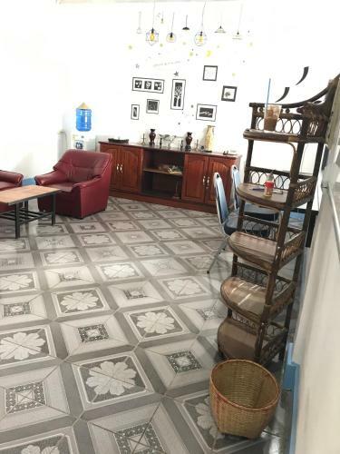 Naga Hostel & Caf�