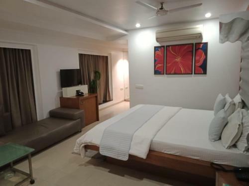 Hotel The Laksh Residencys