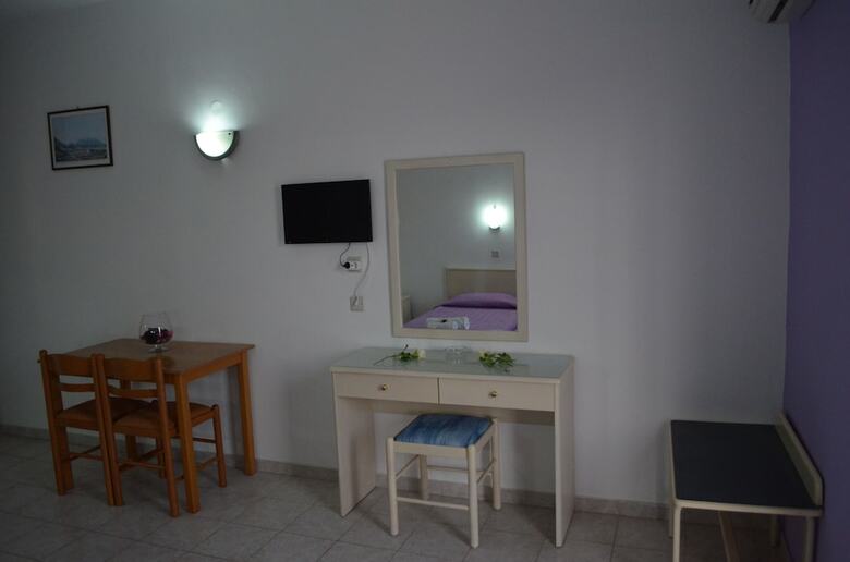 Aparthotel Kremasti Memories