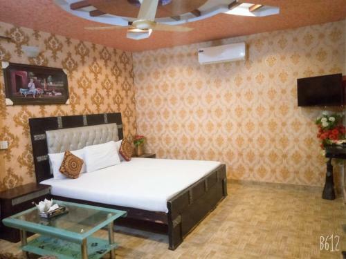 Hotel Paradise Plus