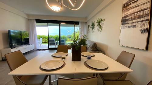 Modern Luxury 3-bed Apartment Front Beach Line