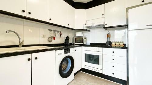 Comfortable 2-bedroom Apartment Near The Beach