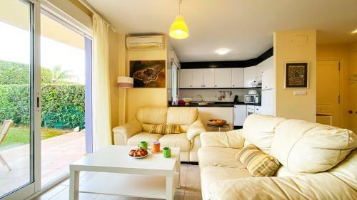 Comfortable 2-bedroom Apartment Near The Beach